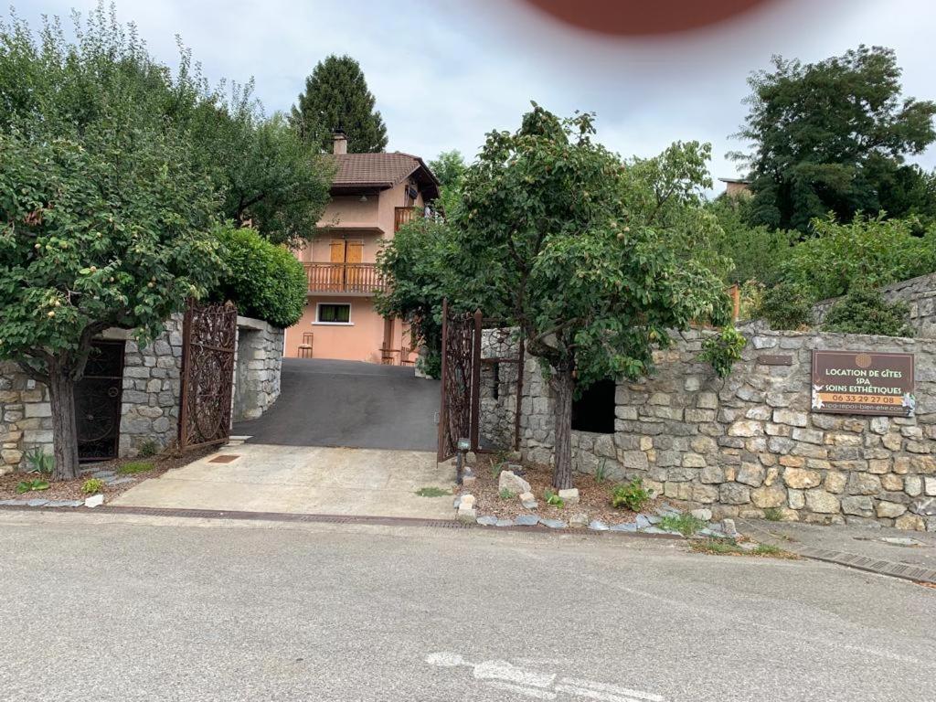 Appartement Avec Jacuzzi Hammam Sauna Privatise Au Rez De Chaussee Ds Maison A Voglans A 2 Kilometres Du Lac Du Bourget En Savoie Entre Chambery Et Aix Les Bains Cure Thermale Luaran gambar